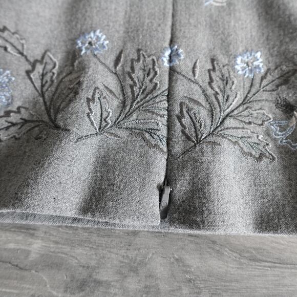 Vintage 90s Ann Taylor Grey Square Neck Floral Embroidered Sleeveless Blouse - Picture 4 of 7